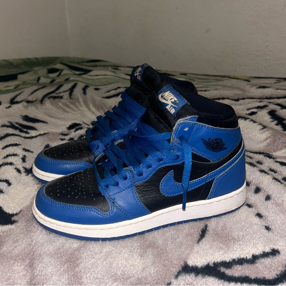 NEW AIR JORDAN 1 RETRO OG 'MARINE
BLUE' SZ 6Y